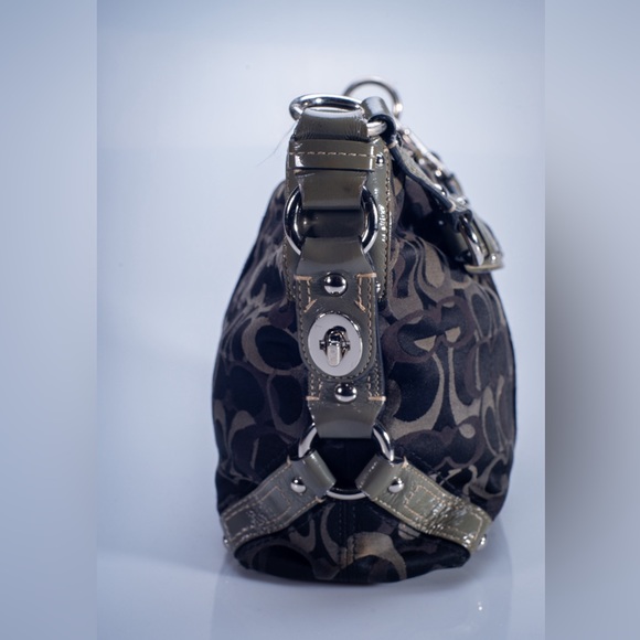 COACH SIGNATURE CARLY OPTIC Shoulder Bag - Black and Grey with Plum Lining - Picture 4 of 6